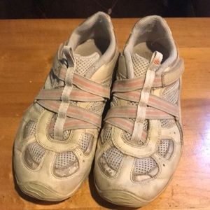 No laces, elastic beige and salmon detail sneakers